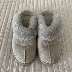 UGG Genuine Shearling Suede Slippers in Grey, Size 11